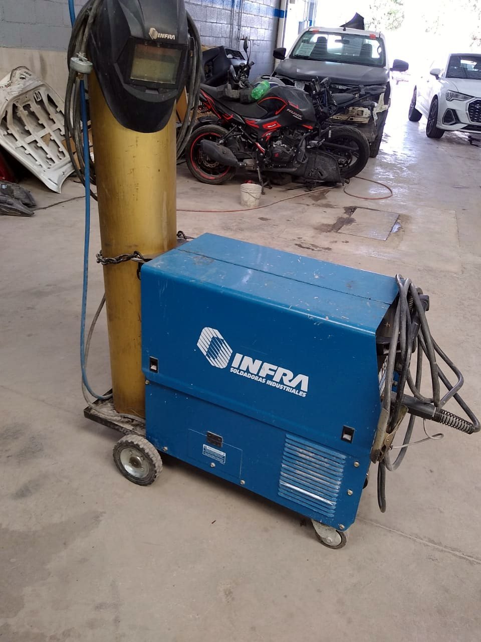 Equipo de soldadura MIG con tanque de gas